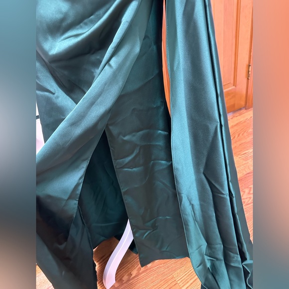 Dress - Picture 3 of 4